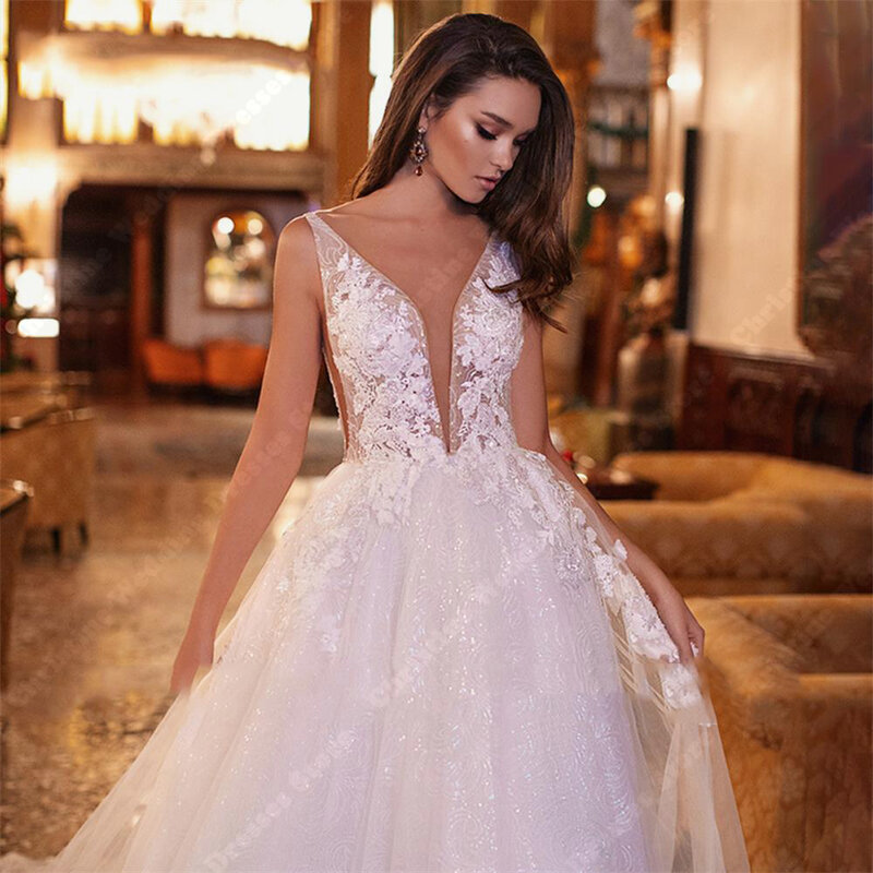 Noble Tulle V-Neck Wedding Dresses Lace Appliques A-Line Bridal Gowns Sleeveless Extra Long Mopping Length Vestidos Para Mujer