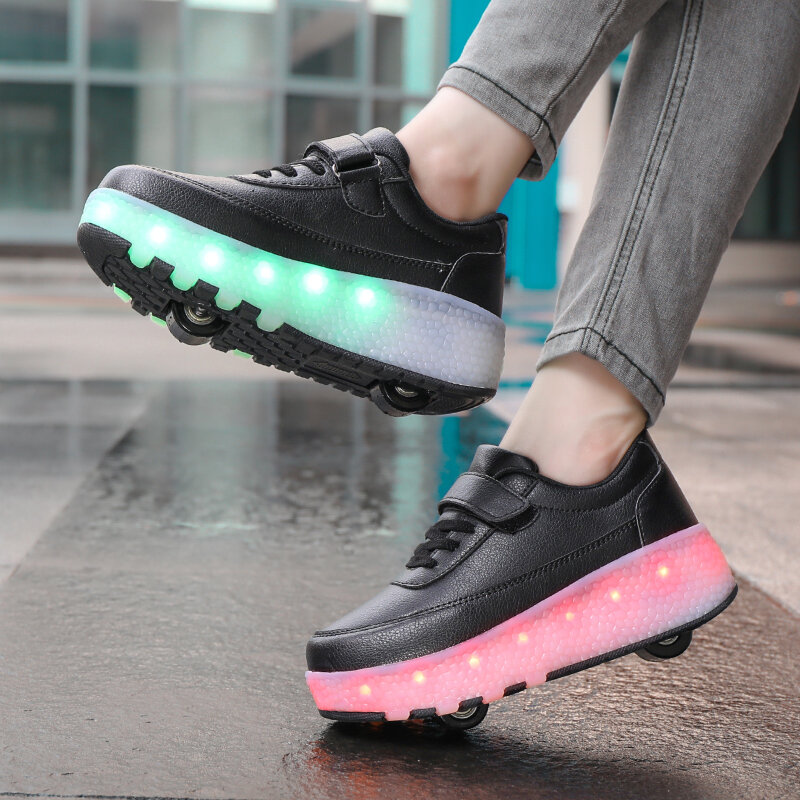 Sepatu roda anak laki-laki perempuan, sneaker bercahaya LED pengisian daya USB untuk anak lelaki dan perempuan