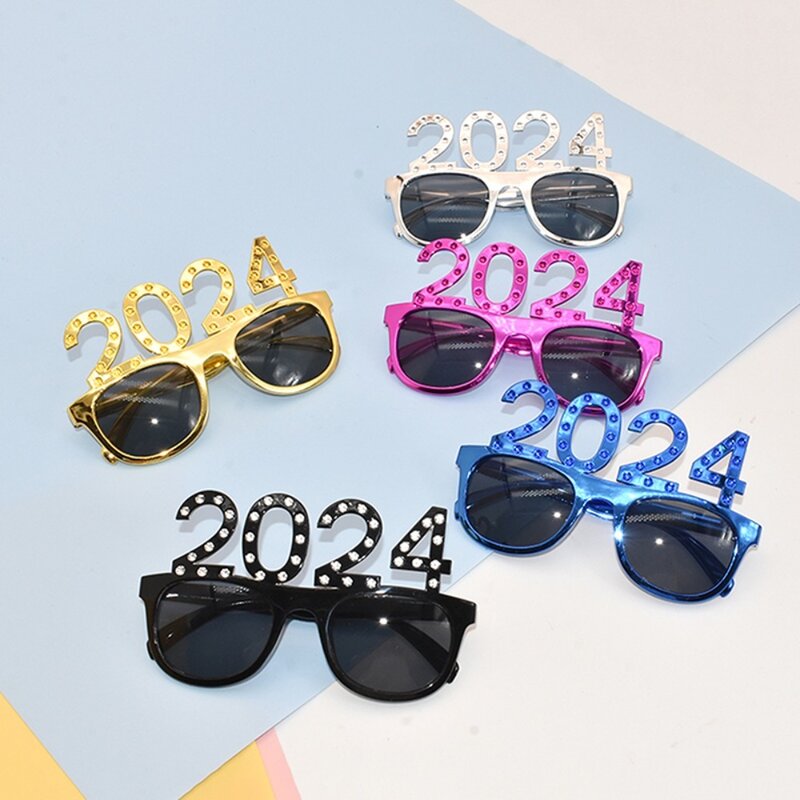 نظارات شمسية بلاستيكية ملونة لحفلات العام الجديد ، ألعاب مضحكة ، نظارات العام الجديد السعيد ، العدد
