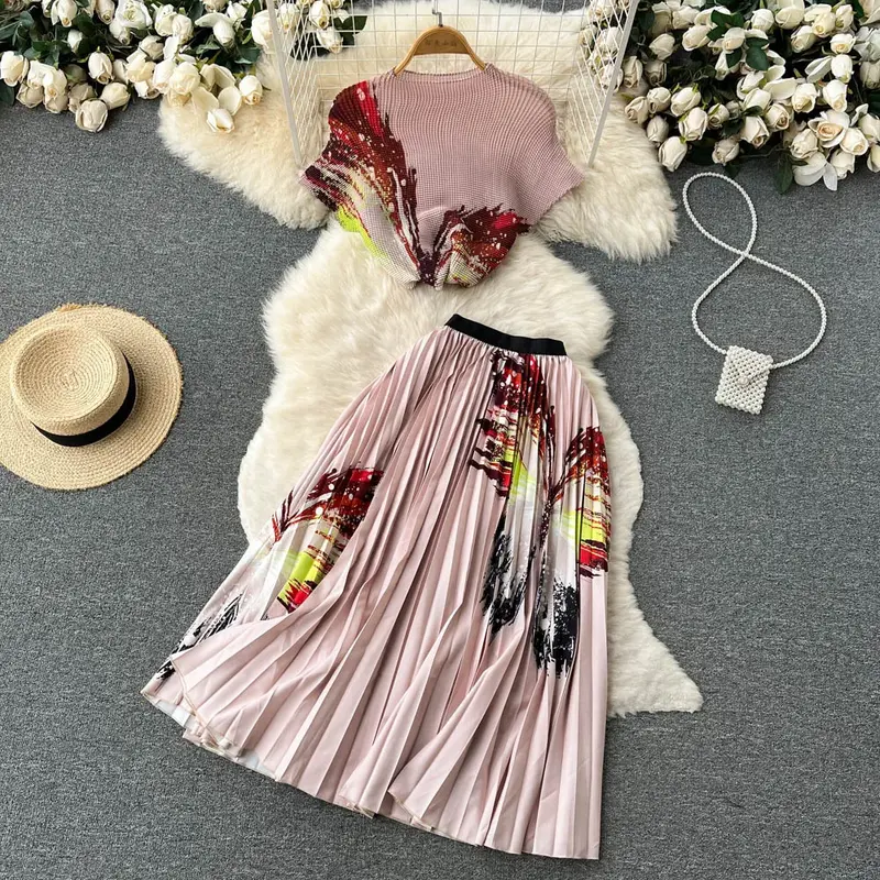 2024 Fashionable and Trendy Printed Short T-shirt Top Two-piece Set for Women's Summer High Waisted Mid Length Pleated Skirt Set
