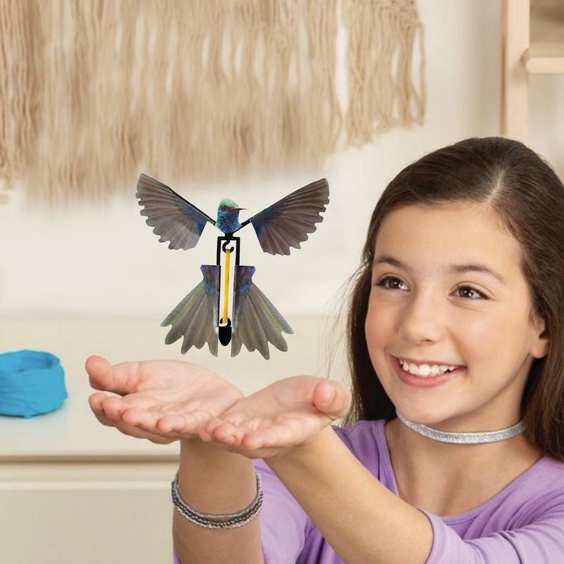 Hummingbird voando brinquedo mágico para vento-up cores diferentes estilos romance elásticos crianças simulação de fadas magia adereços presente para crianças