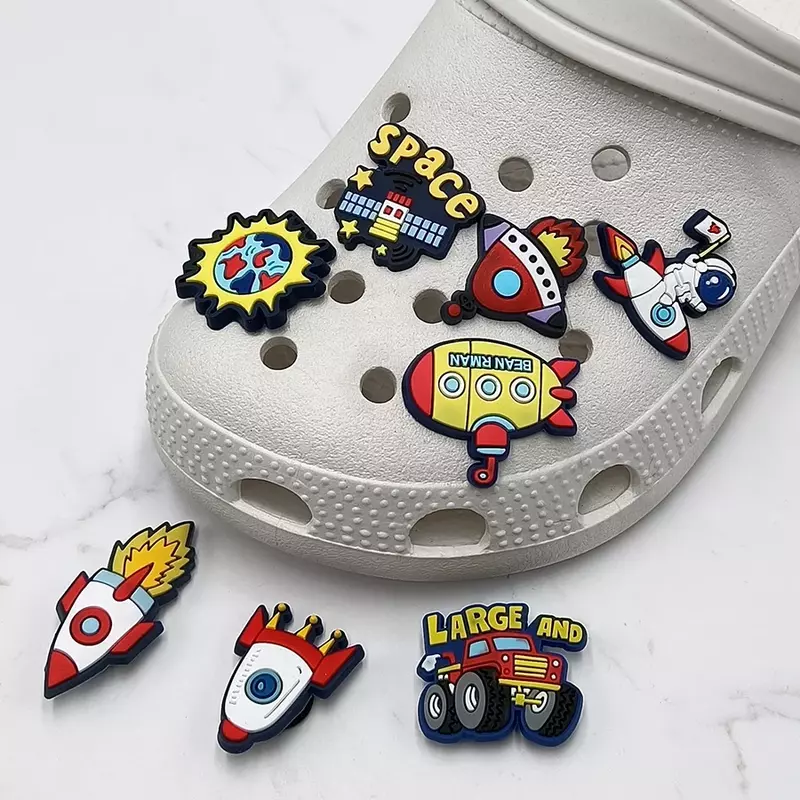 1 pz Space Exploration PVC Shoe Charms accessori Rocket Astronaut scarpa spille superiori decorazione zoccoli fibbia Kid Party Gift