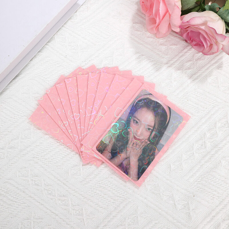 50 pz/lotto 61*91MM Heart Love Laser Flashing Card Sleeves Protector per Photo Card Holder pellicola protettiva olografica