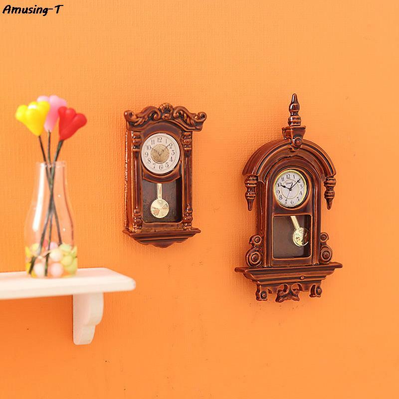 Relógio de parede miniatura para Dollhouse, Relógio Vintage Europeu, Móveis Modelo Decoração, Toy Doll House Acessórios, 1:12