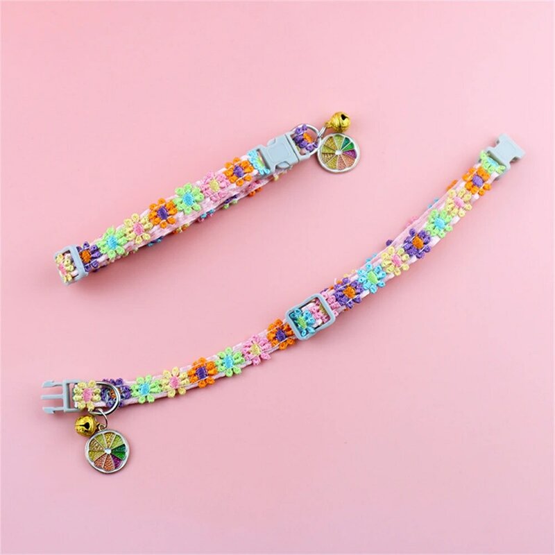 Mode Regenbogen Blume Katze Kragen mit Glocke Kätzchen Welpen Halskette verstellbare Schnalle bunte Spitze Kätzchen Halsband Hund Zubehör