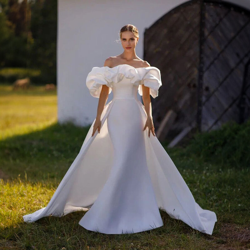 Gaun pernikahan kerah Boat lipit Satin sederhana untuk gaun pernikahan pengantin putri duyung dengan jubah Court yang dapat dilepas de Soiree