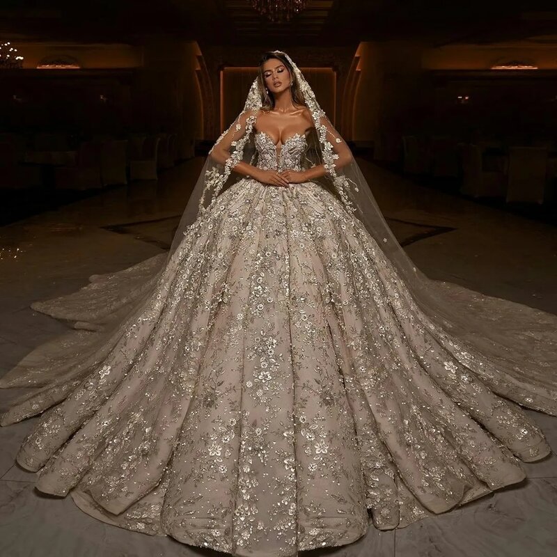 Vestidos de novia de lujo de Dubái, vestidos de novia de talla grande, tren de la capilla, escote Corazón, apliques, vestidos de novia hechos a medida