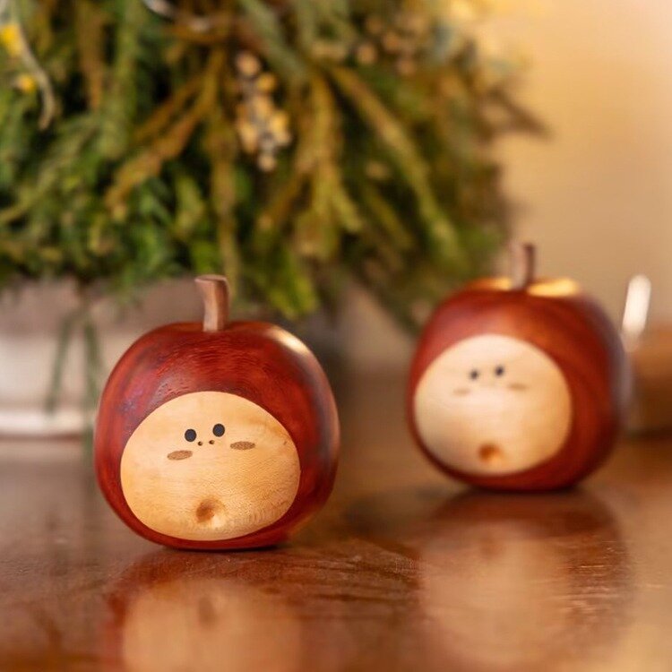 Regalo della vigilia di natale ornamento di mela rossa in miniatura carino intaglio in legno accessori per ufficio interni auto regalo per bambini