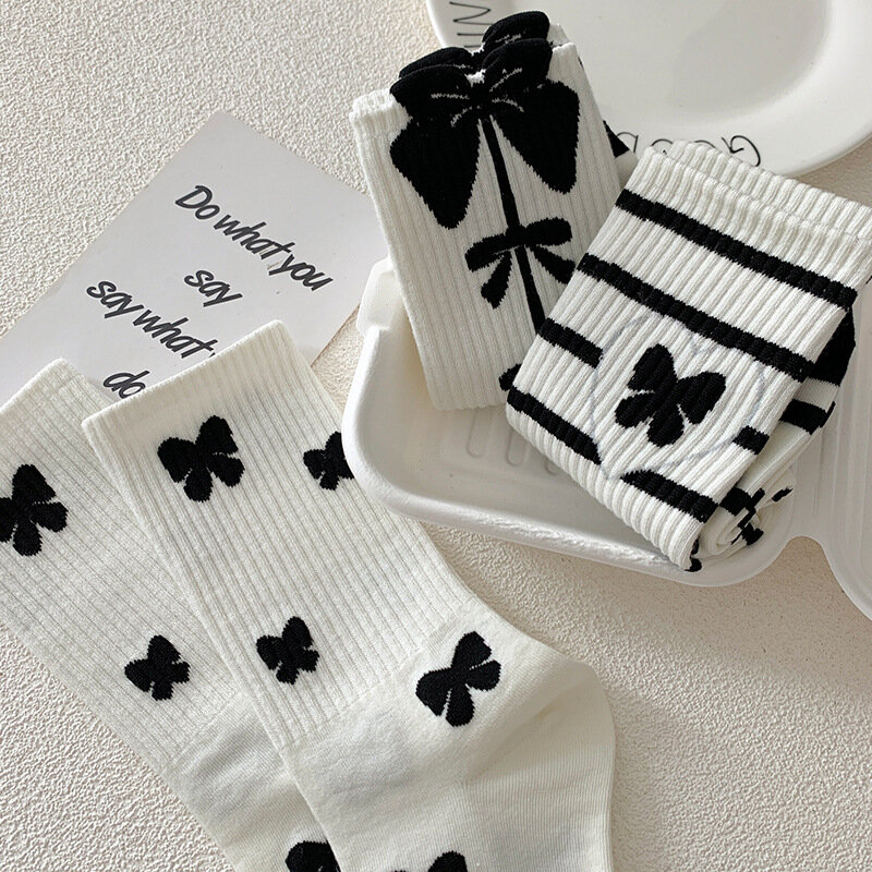 Zwart En Wit Aardbei Sokken Dames Herfst Winter Japanse Sokken Lange Buis Katoenen Sokken All-Match Student Mid-Tube Sokken
