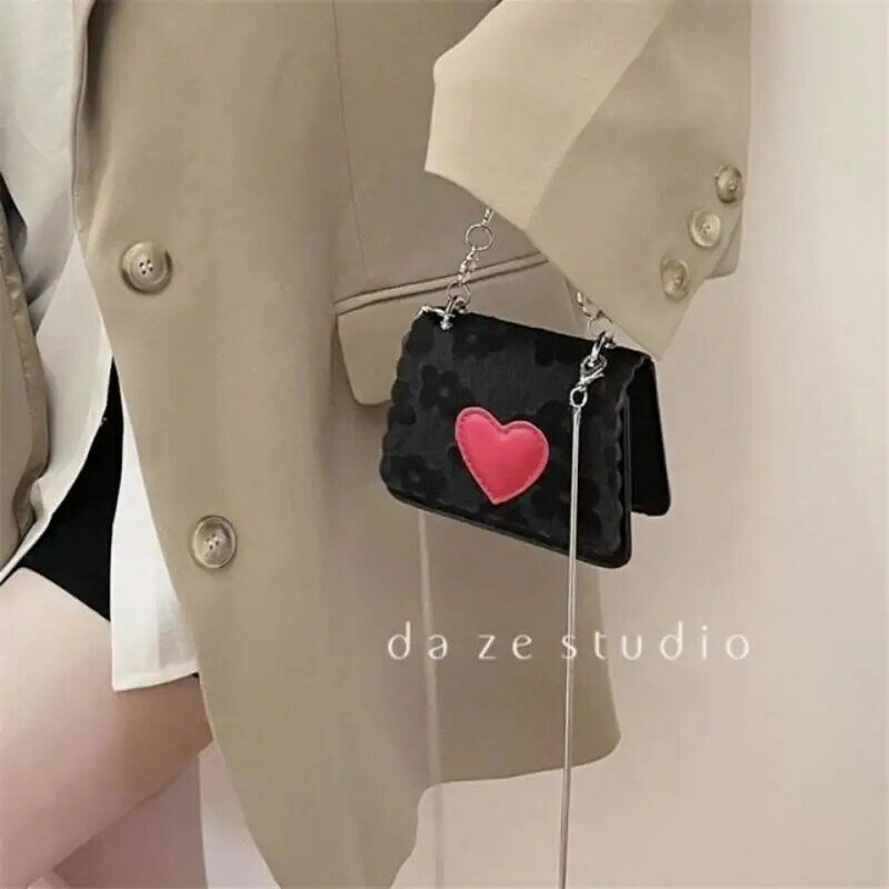 2022ใหม่ Messenger กระเป๋า Ins Niche หัวใจหวานมินิลิปสติก Cool Chain กระเป๋าสะพายเล็กๆหญิงกระเป๋าถือ