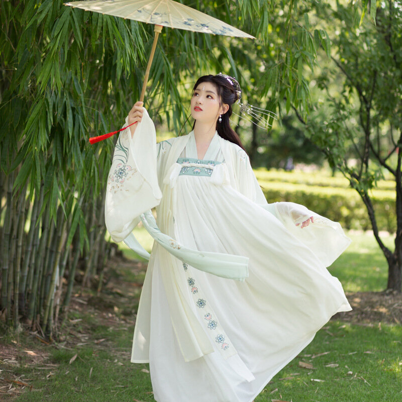Han elements: Hanfu tradicional, falda de empalmicista bordada, Hanfu