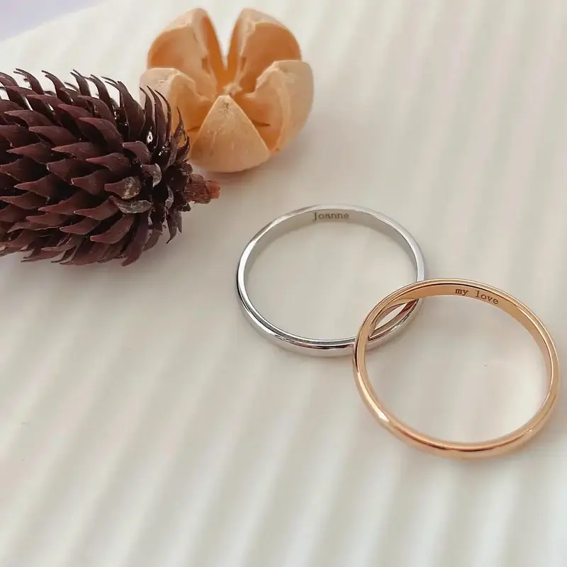 2มม.แหวนเงินย้อนยุคที่กำหนดเองชื่อแกะสลักประสานวงกลมแหวนไทเทเนียมสแตนเลสคู่แหวนของขวัญครบรอบ