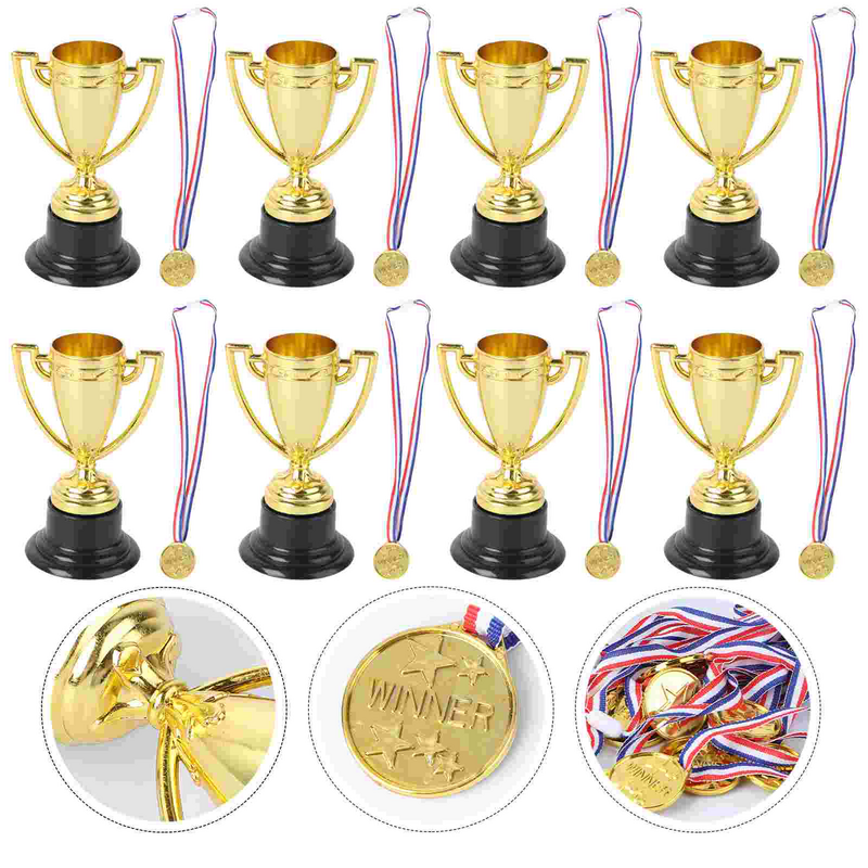 12 Buah Medali Sepak Bola Permainan Sepak Bola Medali Sepak Bola Anak-anak Piala Plastik Mainan Bisbol Medali Olahraga Penghargaan Piala Mainan Kecil