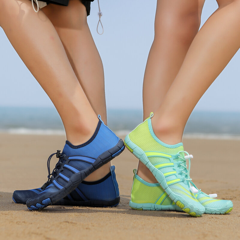 Zapatos de agua de playa para hombre y mujer, sandalias descalzas para nadar, zapatos deportivos de verano, nuevo estilo, 2024