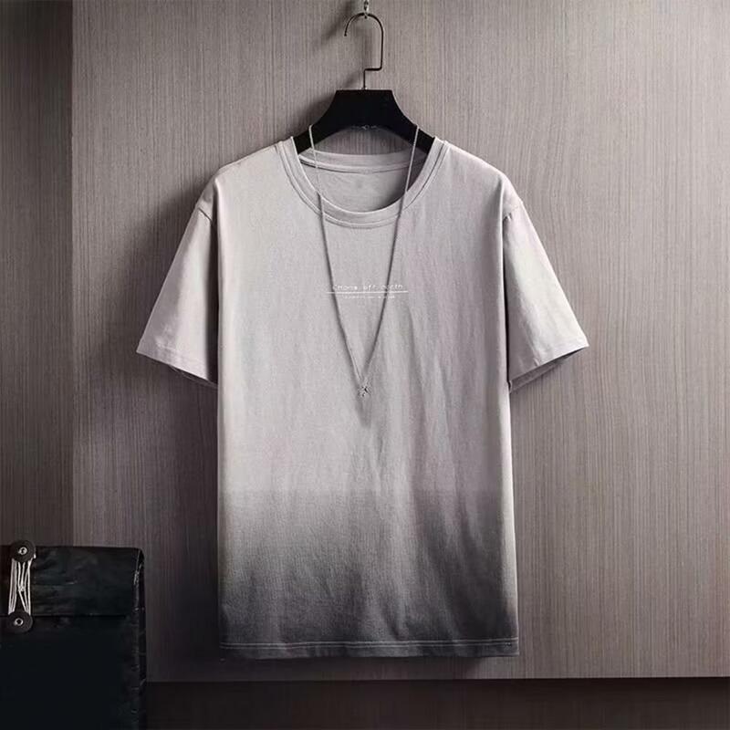 Camiseta masculina com gradiente de contraste com gola o, estampa de letras, meia manga, solta, casual, diária, camisa esportiva de praia, verão