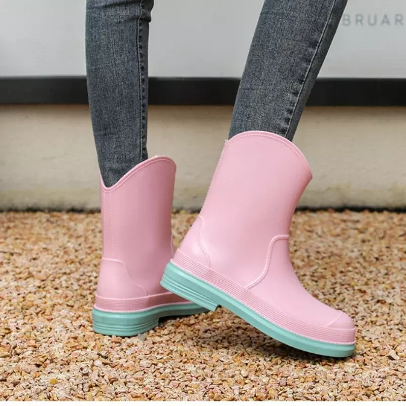 Botas de chuva antiderrapante para mulheres, botas de slip-on de meia panturrilha, botas de chuva sem água e impermeáveis