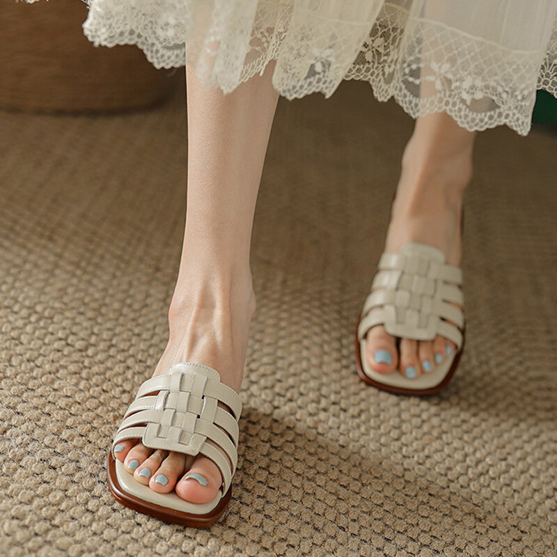 Sandalias Vintage de verano para mujer, zapatos planos de cuero suave, chanclas antideslizantes, suelas suaves tejidas, zapatillas marrones