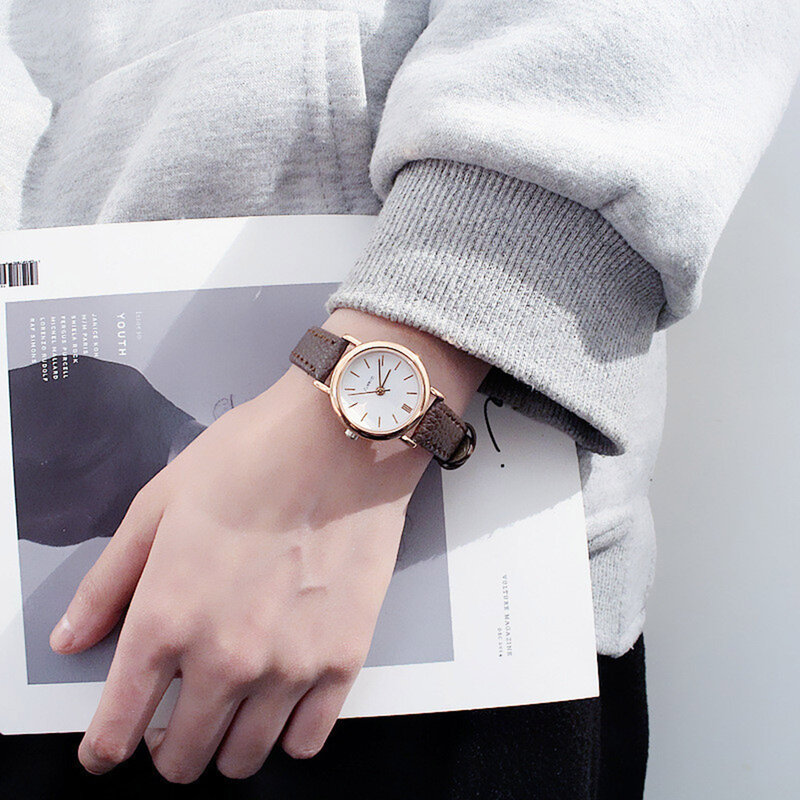 Mode Quarz Damen uhr minimalist isches rundes Zifferblatt kleine Leder Quarz Armbanduhr für Freundin Geburtstags geschenk