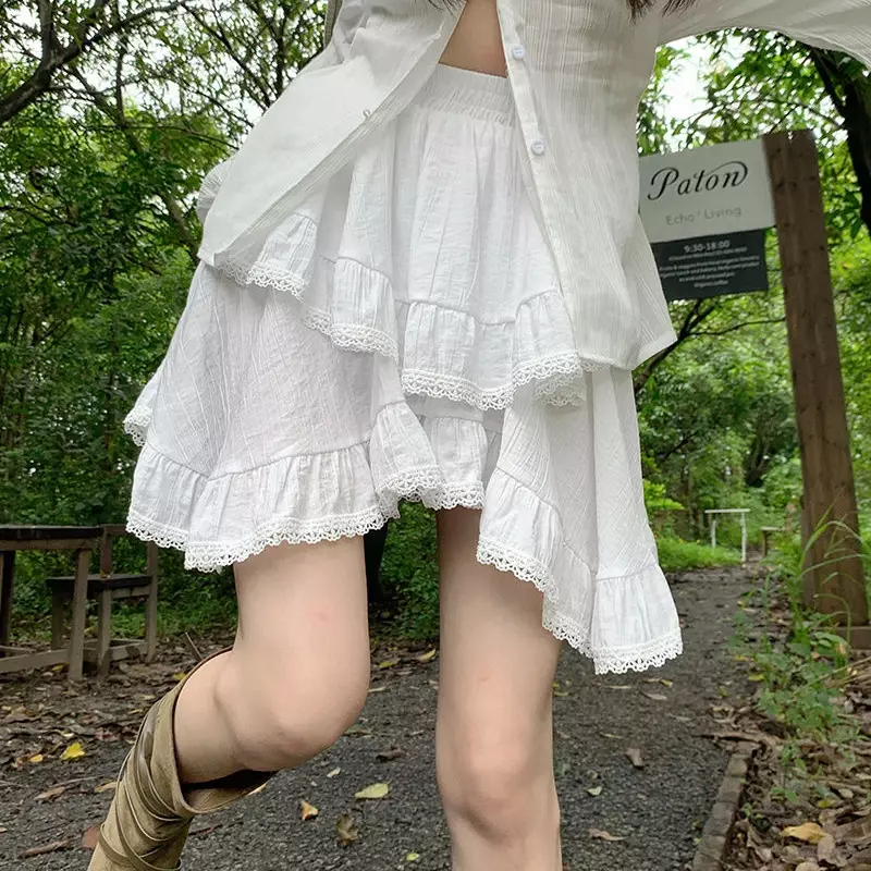 HOUZHOU marszczona Kawaii biała damska Mini spódniczka styl japoński nieregularna urocza koronka patchworkowa elegancka w stylu Casual, czarny krótkie spódniczki