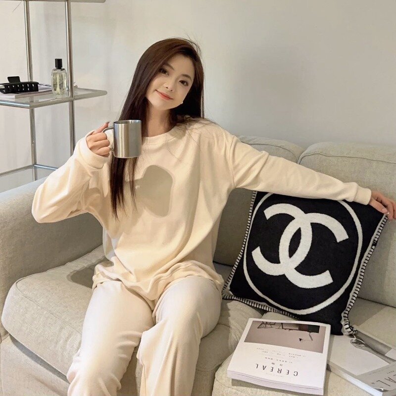 Velvet round neck pajamas women autumn winter long sleeves and trousers lazy Look slimmer fallow loungewear Can be worn outside
