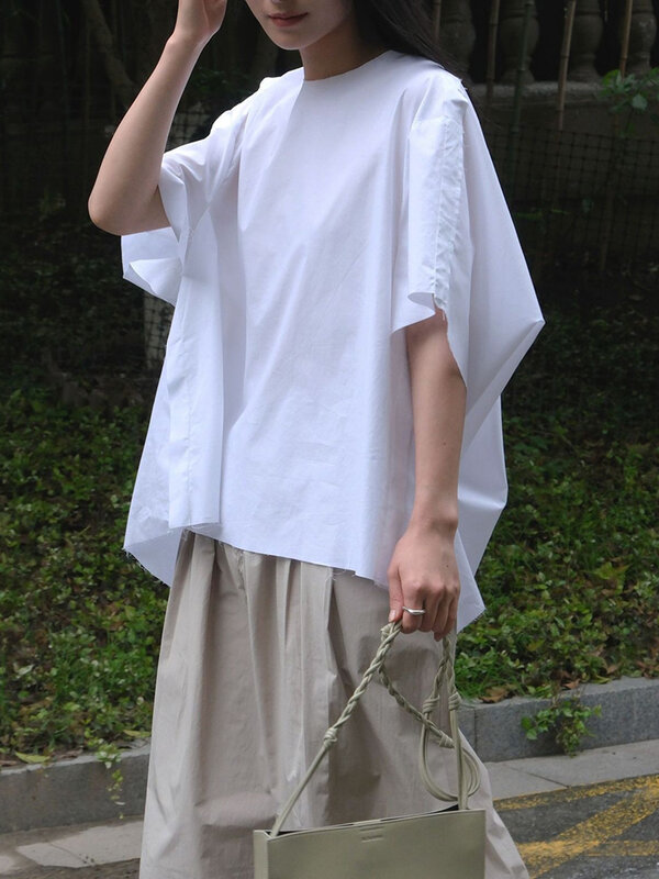 [LANMREM] Asymmetry Design Sunscreen Shirts For Women Round Neck Short Sleeve Casual Loose Blouses 2024 Summer New 26D9119