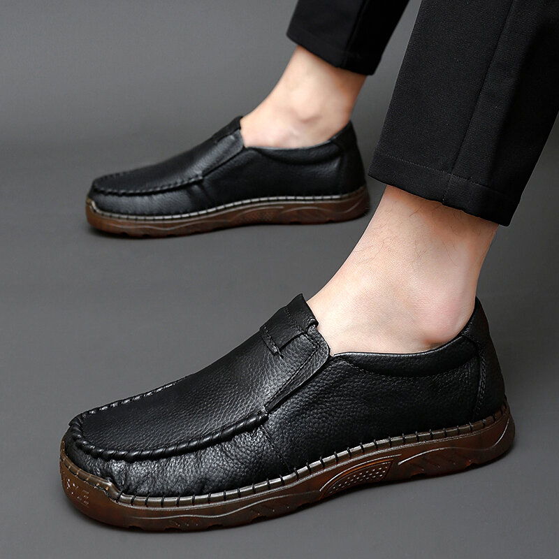 Sepatu pantofel pria, sandal bekerja datar kasual luar ruangan lembut ukuran 38-47 kulit bernafas untuk lelaki musim panas
