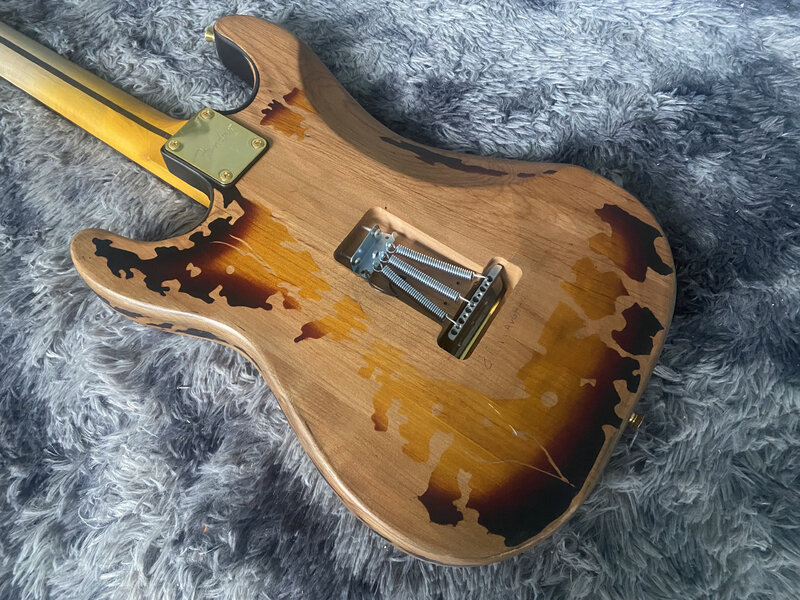 Gitar listrik Tiongkok buatan tangan padat berwarna emas perangkat keras tubuh Alder dan leher Maple