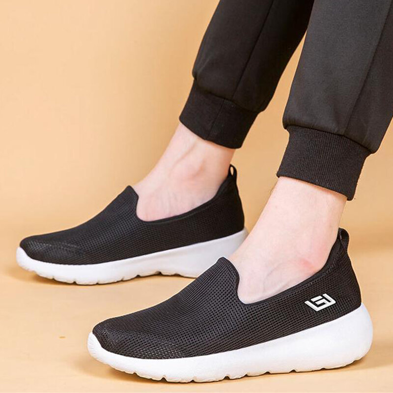 Cloth sports shoes lightweight soft sole casual for men and women with the same middle-aged and elderly walking couples shoes