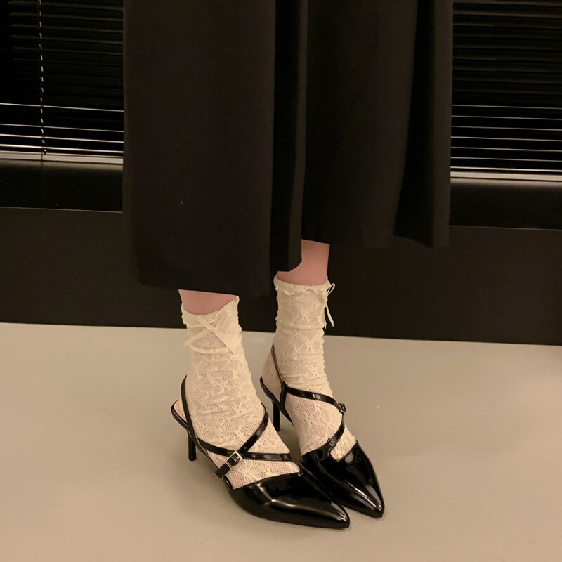 Sandálias de dedo prateado para mulheres, sapatos deslizantes, salto fino, vestido de festa, moda feminina, sexy, verão, 2022