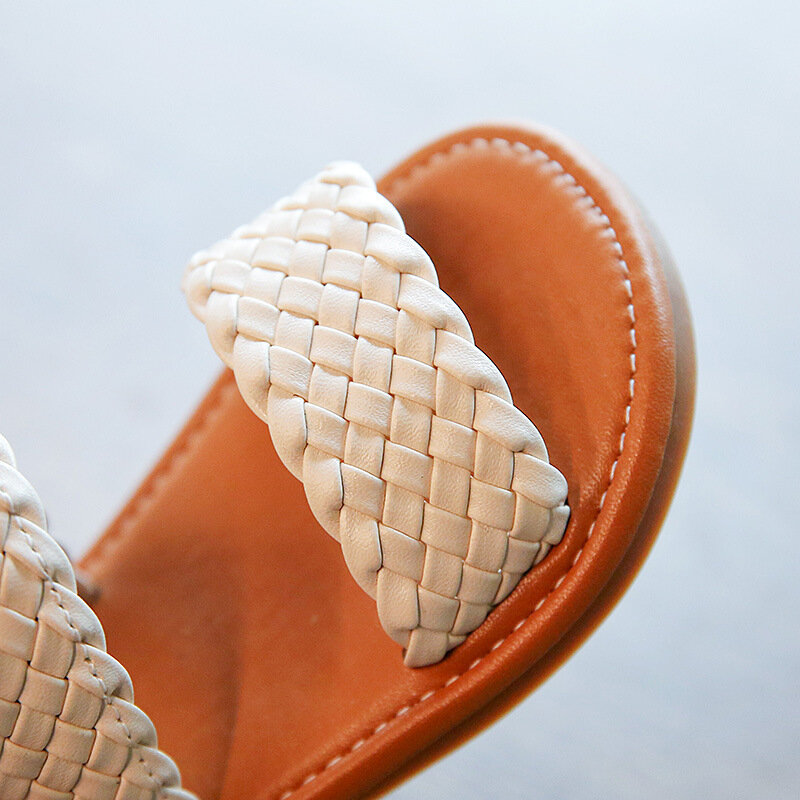 Sandálias Toe Weave abertas brilhantes para meninas, sapatos de praia, fundo macio, verão, moda mais nova, 2024