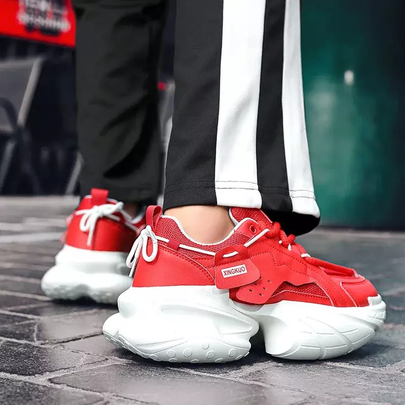 Sepatu kets sol tebal untuk pria, sepatu Sneakers divulkanisir baru bertali sol tebal modis musim semi musim gugur 2023