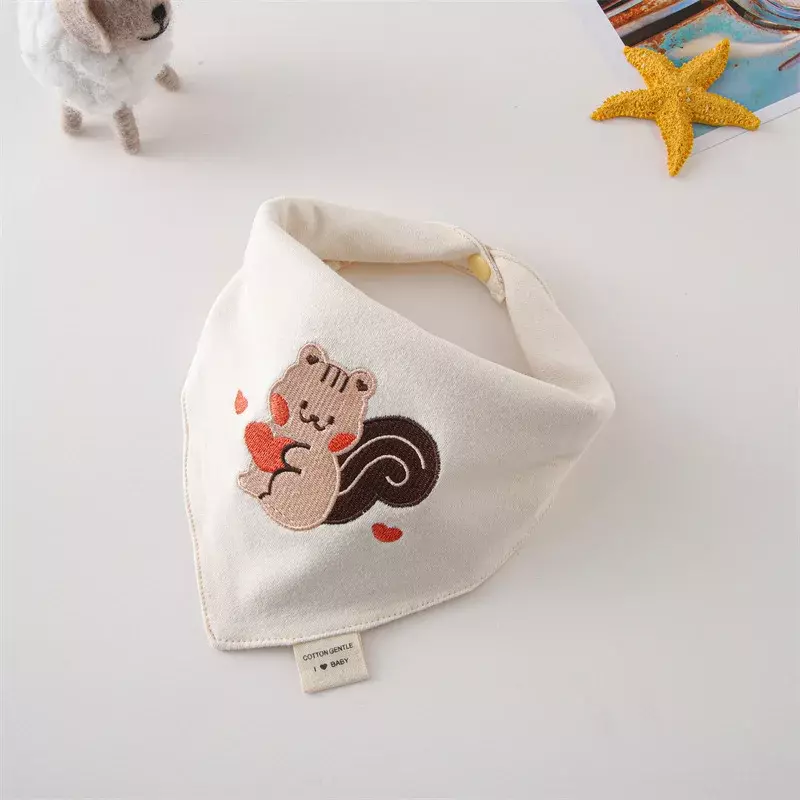 Bufanda triangular con estampado bordado de dibujos animados, babero de algodón puro para bebé recién nacido, botón a presión, alimentación de alimentos, toalla de Saliva, paño absorbente