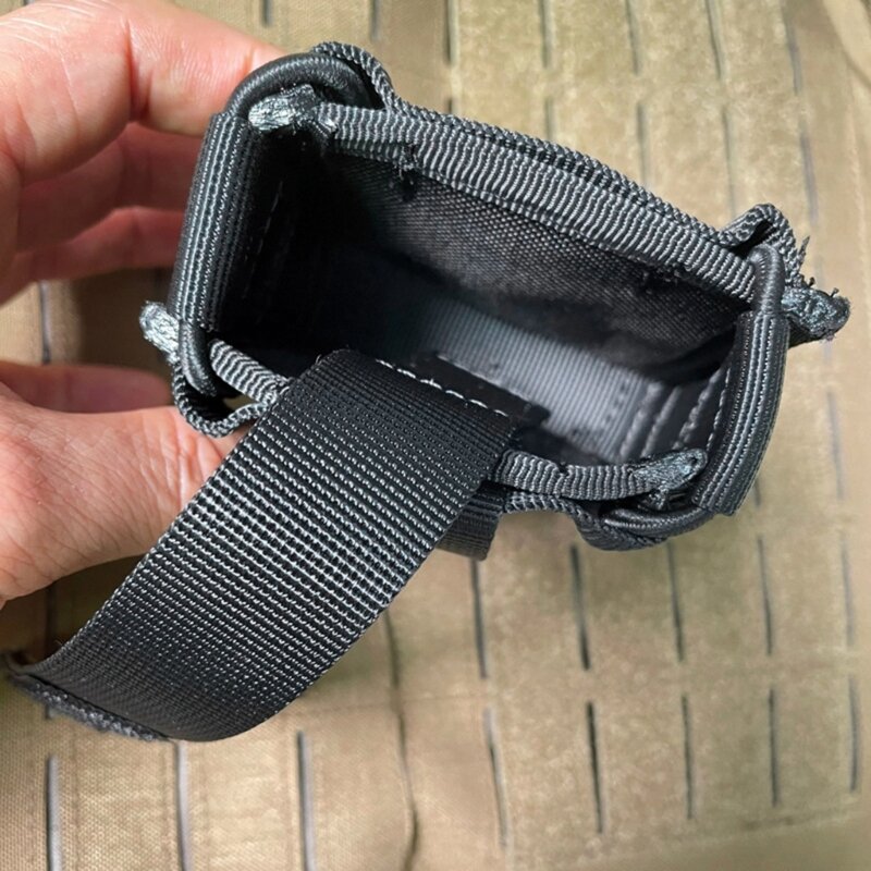 B36F แบบพกพา Universal Handcuff ผู้ถือ Polices Shackles กระเป๋าเปิด Handcuff กรณีผู้ถือห่วงเข็มขัดกระเป๋าอุปกรณ์เสริม