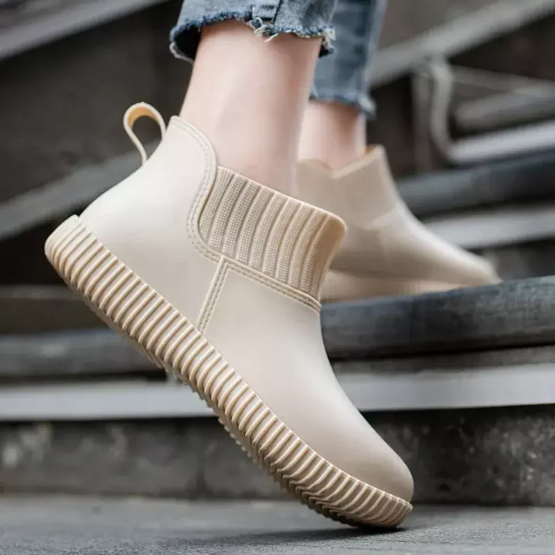 Botas de lluvia de suela gruesa para mujer adulta, zapatos de goma impermeables para uso exterior, novedad de 2024