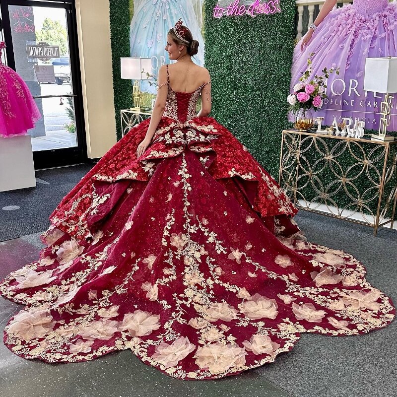 Vestido de quinceañera rojo brillante con tirantes finos, vestido de baile de lujo, Charro mexicano, apliques de cuentas de flores, vestido de 15, 2024