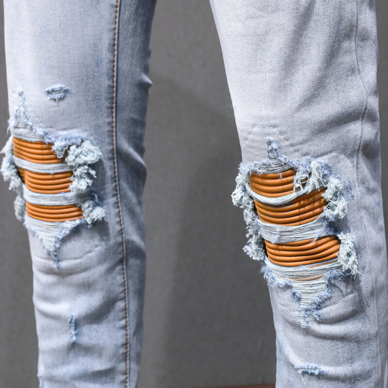 Modne dżinsy męskie uliczna światło Retro niebieska elastyczna chudy krój porwane jeansy męska dziura skórzana połatana designerska markowe spodnie Hip Hop