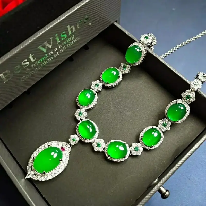 Ice-like Emerald Color Chalcedony Inlaid Luxury Four-Piece Set Gift Box Gift Gift for People Self-Wearing Ball Dinner Expensive