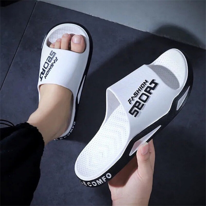 Zapatillas de playa con diseño de letras para hombre, sandalias antideslizantes para el baño, casa, interior y exterior, zapatos de moda para parejas