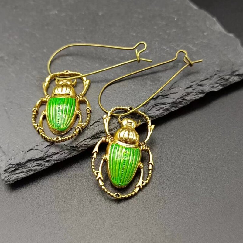 1 pair of unique beetle animal earrings, simple gold and green design, creative and cute accessories earrings