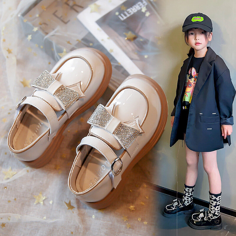 Mädchen Prinzessin Schuhe mit Kristall Schleife 2024 brandneue britische Stil Lederschuhe für Party Kinder Leistung flache Schuhe vielseitig
