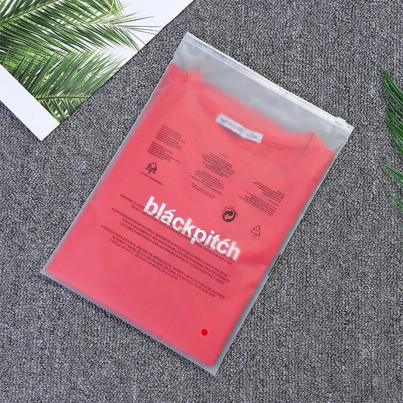 Customized product、High Quality Matte Waterproof Clothes Packaging Frosted Zipper Bag polybag with suffocation warning