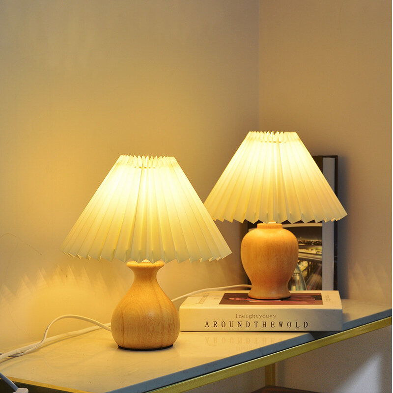 Lámpara plisada de mesa, cabecera de dormitorio, Base de madera maciza, lámpara de noche cálida, luz de escritorio de atmósfera decorativa LED Nórdica
