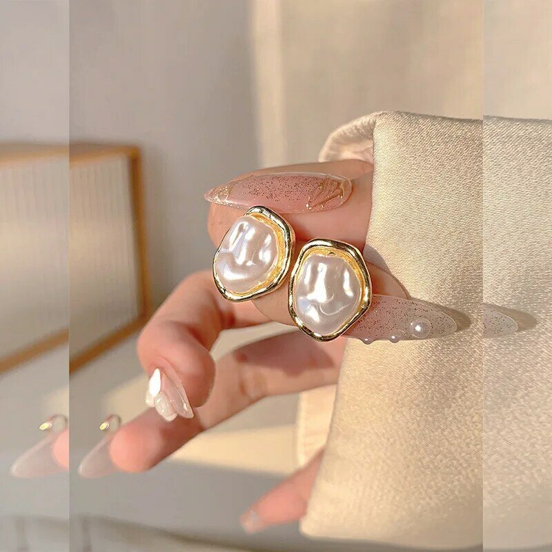 Pendientes geométricos irregulares para mujer, aretes redondos de perlas de Metal, estilo minimalista, personalidad, regalo de joyería de moda, 2024
