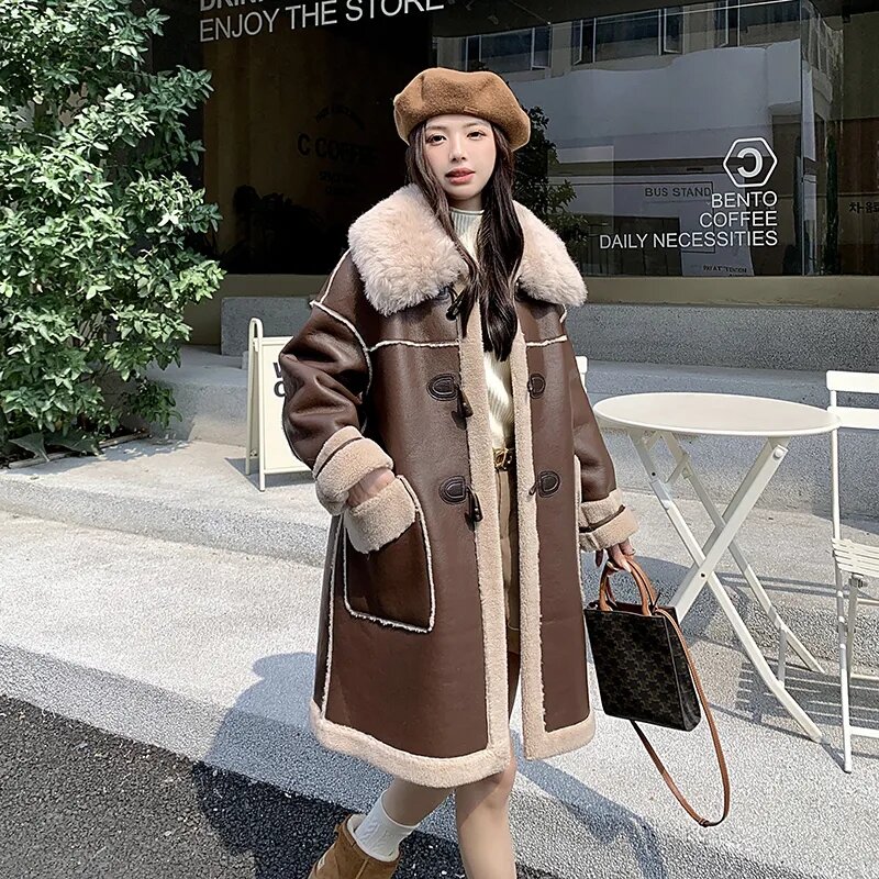 Pakaian luar satu potong untuk wanita, mantel bulu domba Retro mobil kipas Hong Kong Panjang sedang hangat tebal kopi gelap musim dingin 2023