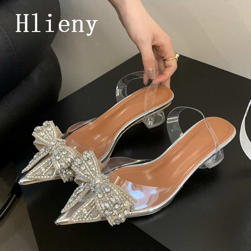 Bombas bowknot de cristal Hlieny para mulheres, dedo apontado prateado, salto alto baixo, PVC, sandálias transparentes, sapatos de festa e casamento, novo design