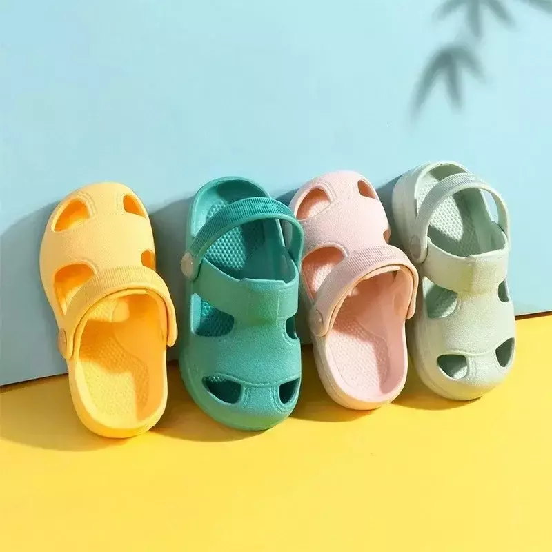 Nowe letnie buty dla dzieci ładne antypoślizgowe miękkie podłogi dla chłopców dziewczynki sandały plażowe kapcie 1-6 lat dzieci