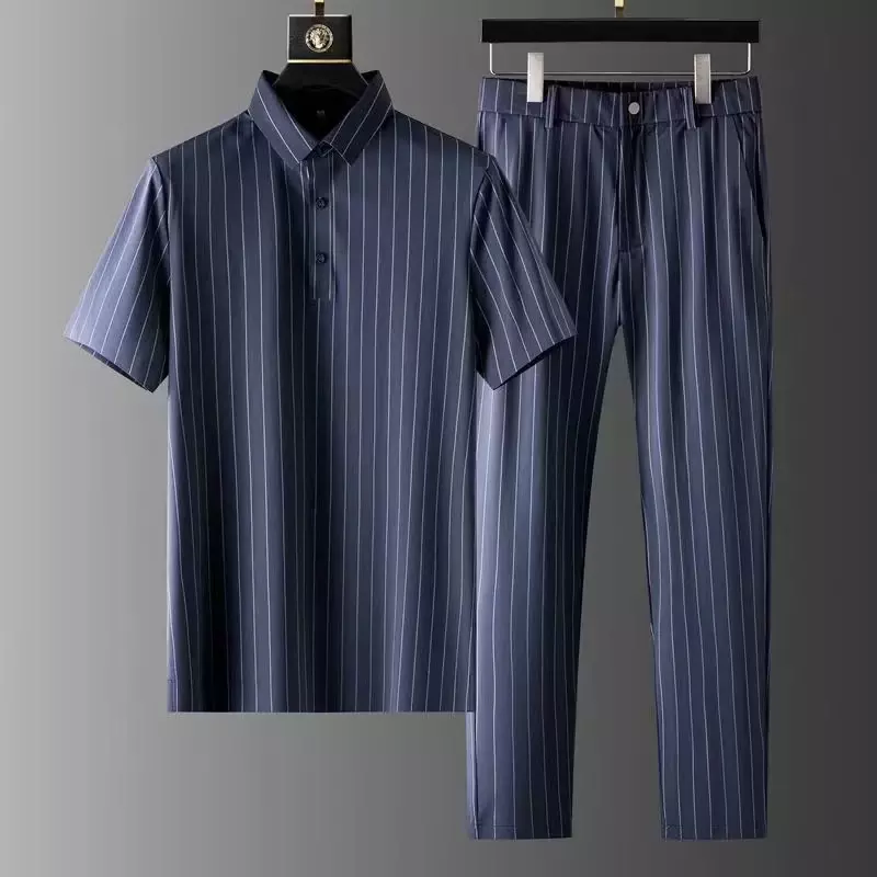 ชุดสองชิ้นเสื้อเชิ้ตแขนสั้นลายทาง + กางเกงขายาวของผู้ชายชุดเสื้อผ้าลำลองธุรกิจชุดกางเกงสั้นฤดูร้อนสุดหรูใหม่