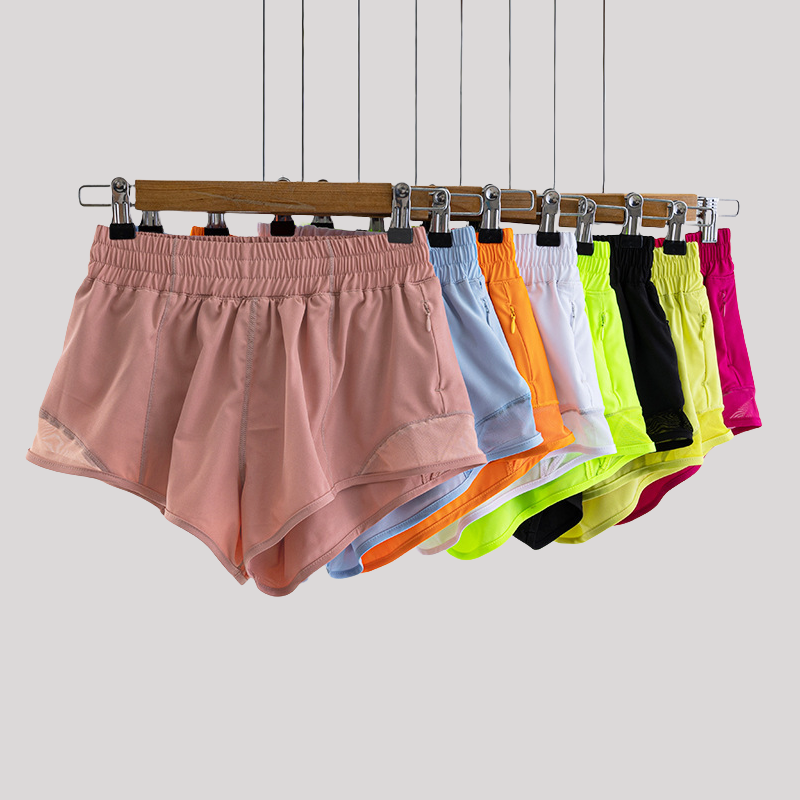 Женские шорты для фитнеса, бега с карманами, светоотражающая полоска для лета, Лидер продаж, с низкой талией, 2,5 дюйма, быстросохнущая одежда для йоги, одежда