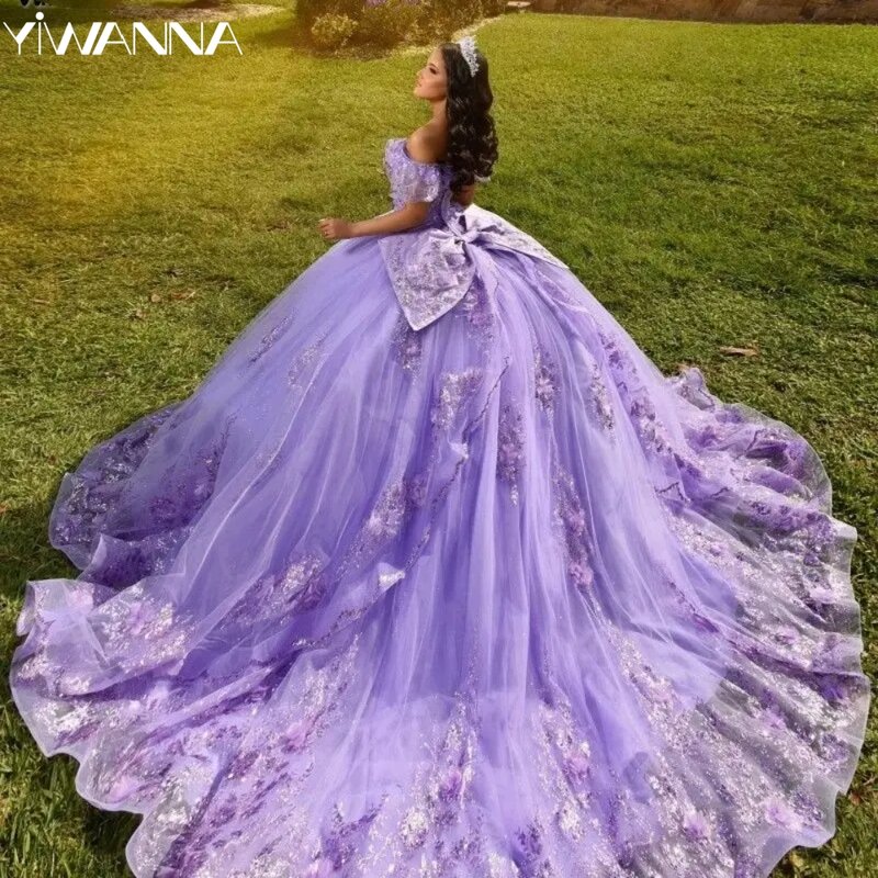 Wdzięczna suknia balowa Quinceanera z odkrytymi ramionami błyszczące cekiny koraliki suknie balowe fioletowo długie z kokardą słodkie 16 sukienek