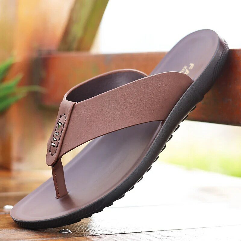 Modne skórzane klapki kapcie męskie sandały podomki ze skóry PU lekkie letnie buty męskie sandały komfortowe sandały plażowe na zewnątrz